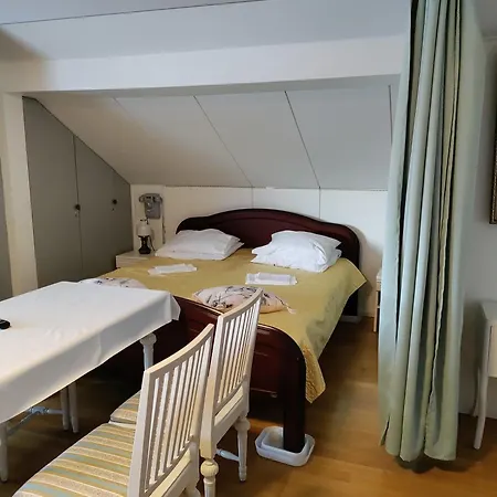 Huone 1-4 Henkiloelle Рийхимяки