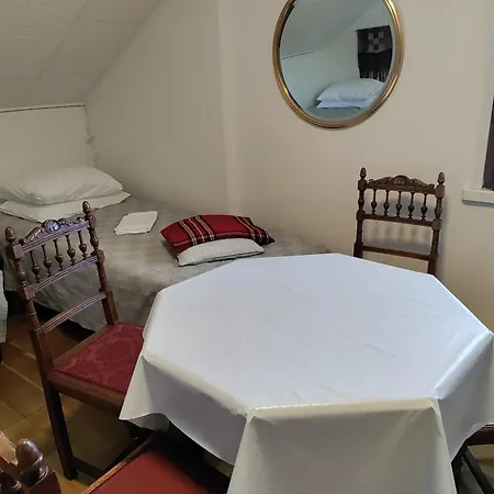 Huone 1-4 Henkiloelle بيت ضيافة *