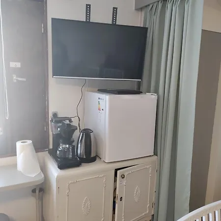 Huone 1-4 Henkiloelle بيت ضيافة